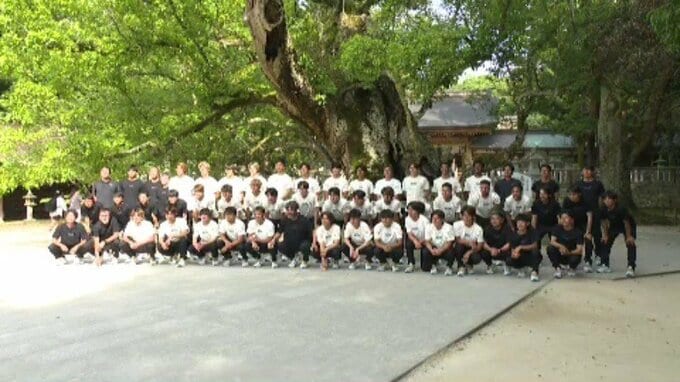 悲願のJ1昇格へ FC今治が国宝・重文に指定された武具類の8割が保存される“パワースポット"大山祇神社で必勝祈願|TBS NEWS DIG