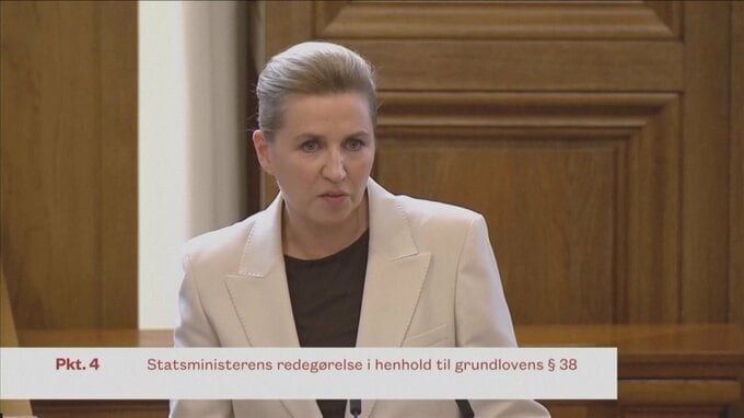 デンマーク首相、15歳未満のSNS利用禁止を表明 「子どもたちの幼少期を奪っている」