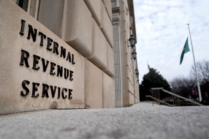 米政府閉鎖２週目､IRSが職員半数を一時帰休－納税者向けサービス制限