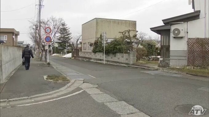 【詳報】強盗事件で容疑者が逃走中　「首筋に黒色の物体をあてられた」女性が現金の入った手提げカバンを奪われ近くの駐在所の警察官に申告　特徴は「痩せていた」　警察が逃げた人物の行方追う　青森県弘前市|TBS NEWS DIG